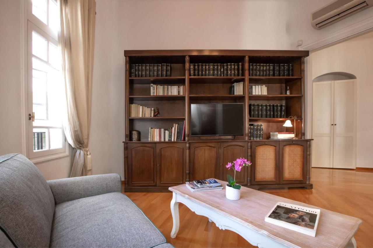 Neoclassical Apartment Close To Syntagma-Plaka By Ghh Атина Екстериор снимка