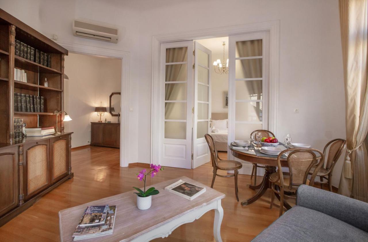 Neoclassical Apartment Close To Syntagma-Plaka By Ghh Атина Екстериор снимка