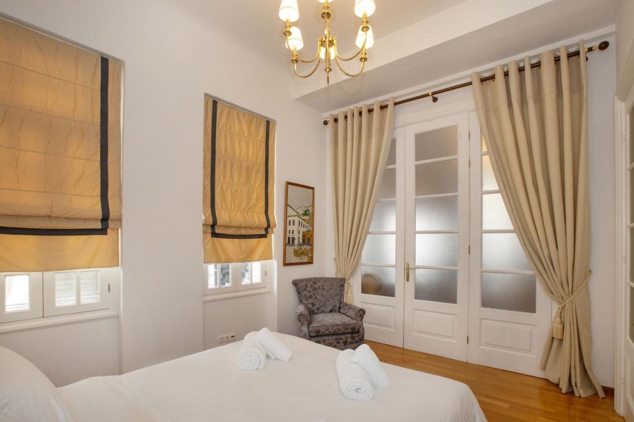 Neoclassical Apartment Close To Syntagma-Plaka By Ghh Атина Екстериор снимка