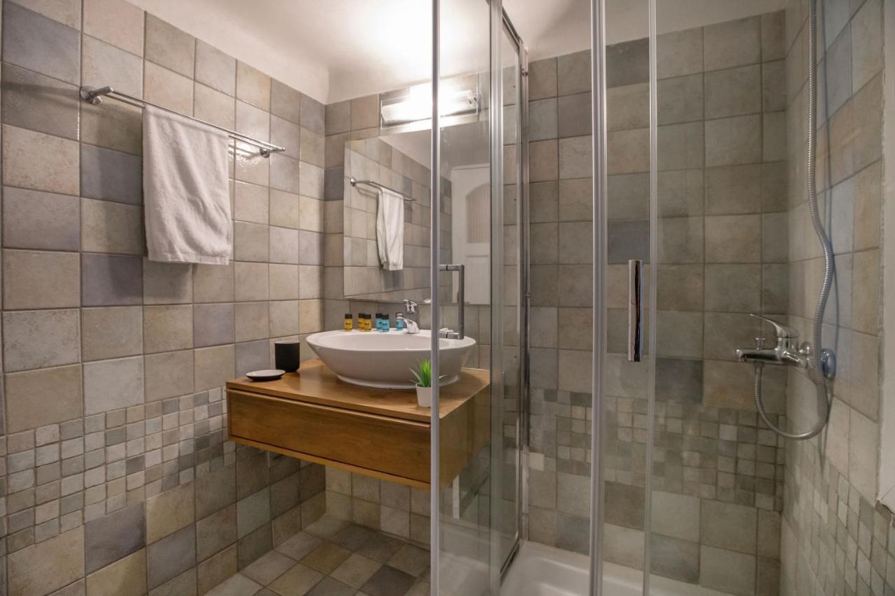 Neoclassical Apartment Close To Syntagma-Plaka By Ghh Атина Екстериор снимка