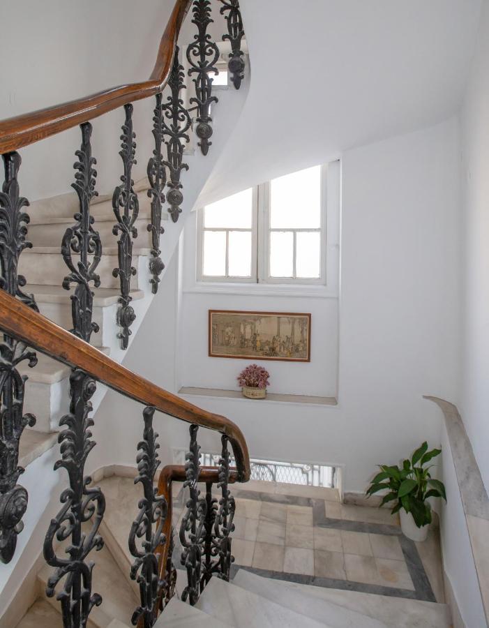 Neoclassical Apartment Close To Syntagma-Plaka By Ghh Атина Екстериор снимка