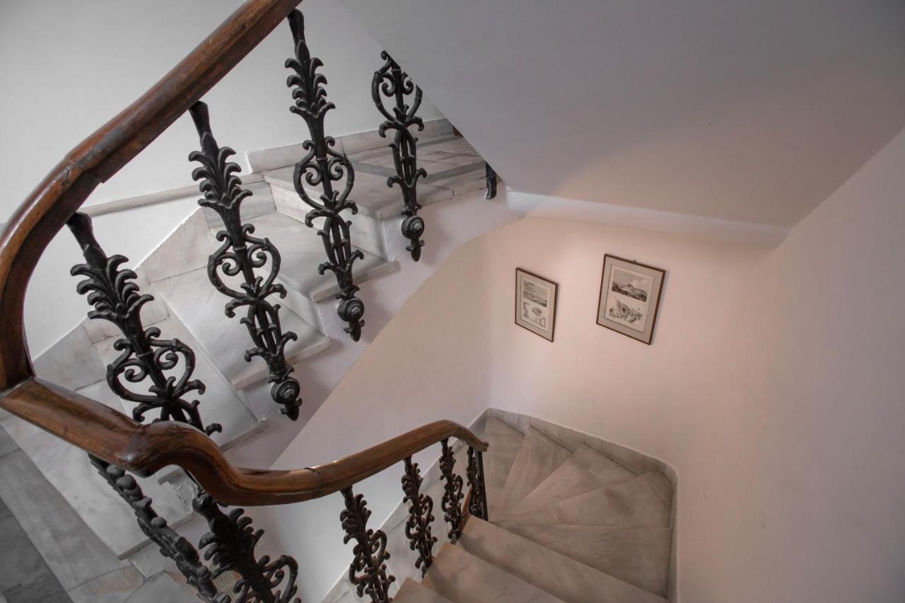 Neoclassical Apartment Close To Syntagma-Plaka By Ghh Атина Екстериор снимка