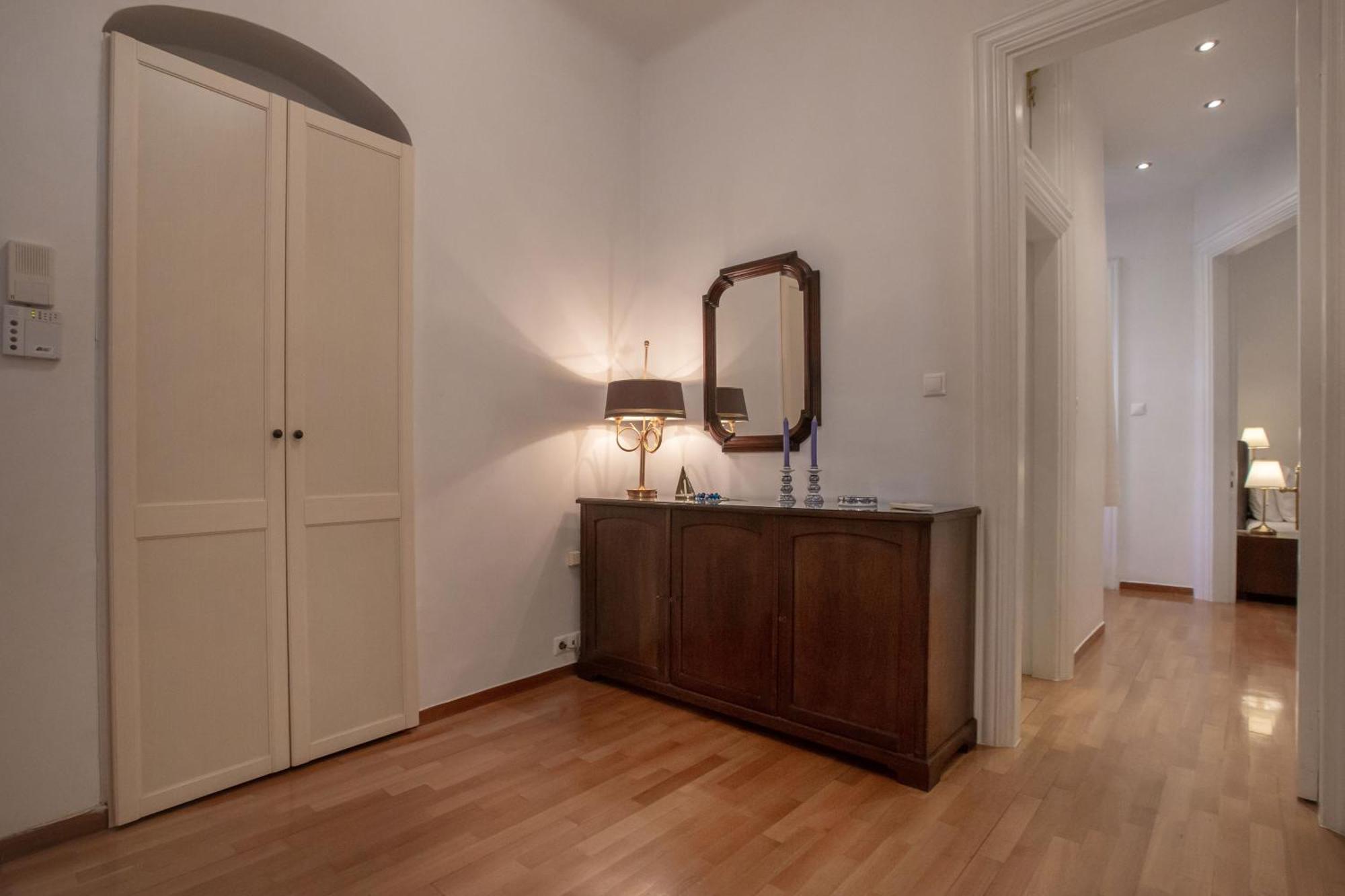 Neoclassical Apartment Close To Syntagma-Plaka By Ghh Атина Екстериор снимка
